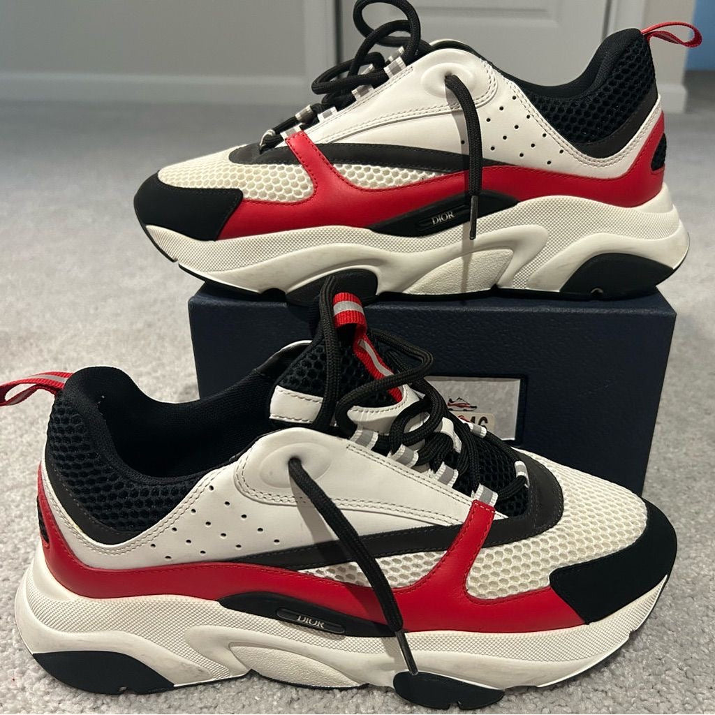 Dior
 B22 ‘White Red’
